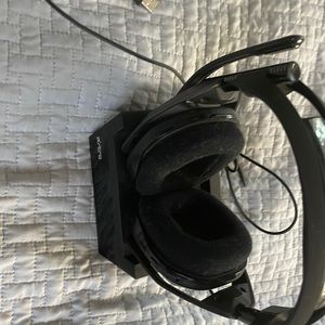 These are cosair state of the art headphones.